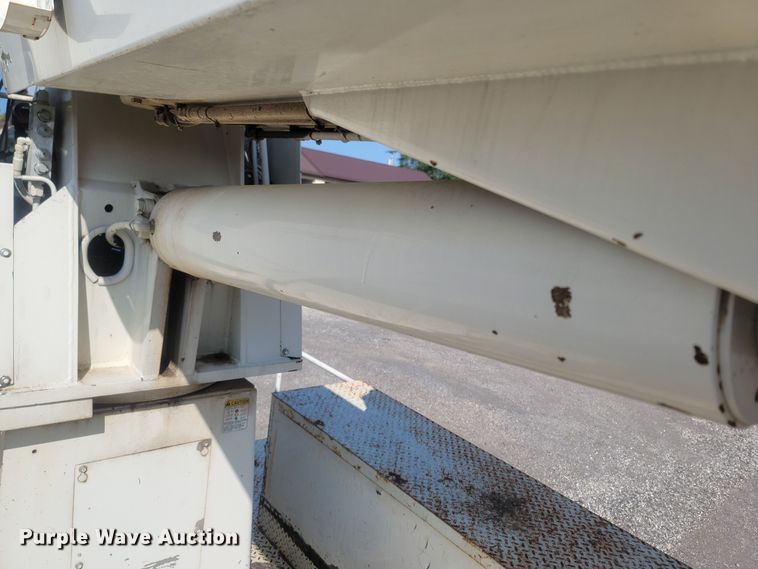 image for item LM9759 1997 Ford F800  digger derrick truck