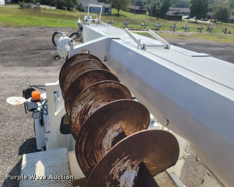 image for item LM9759 1997 Ford F800  digger derrick truck