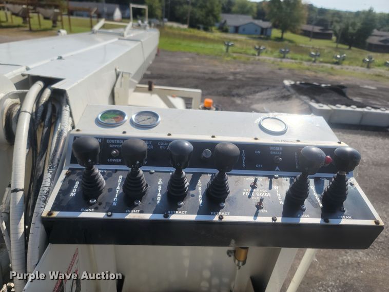 image for item LM9759 1997 Ford F800  digger derrick truck