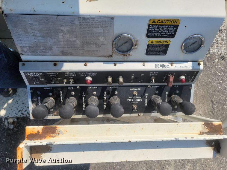 image for item LM9759 1997 Ford F800  digger derrick truck