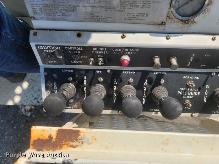 image for item LM9759 1997 Ford F800  digger derrick truck