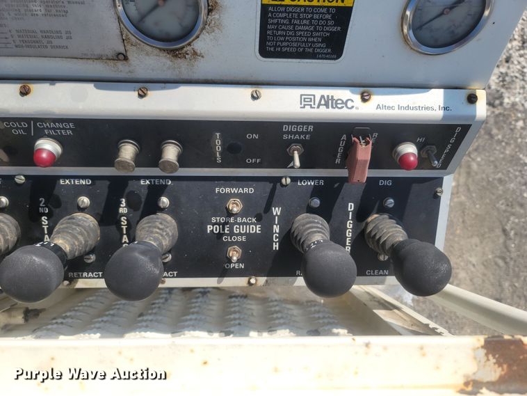 image for item LM9759 1997 Ford F800  digger derrick truck