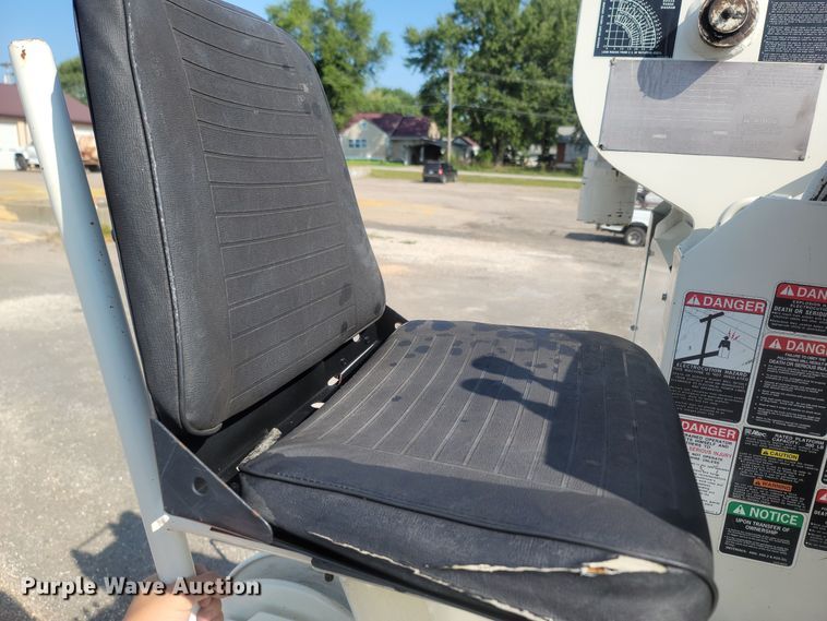 image for item LM9759 1997 Ford F800  digger derrick truck