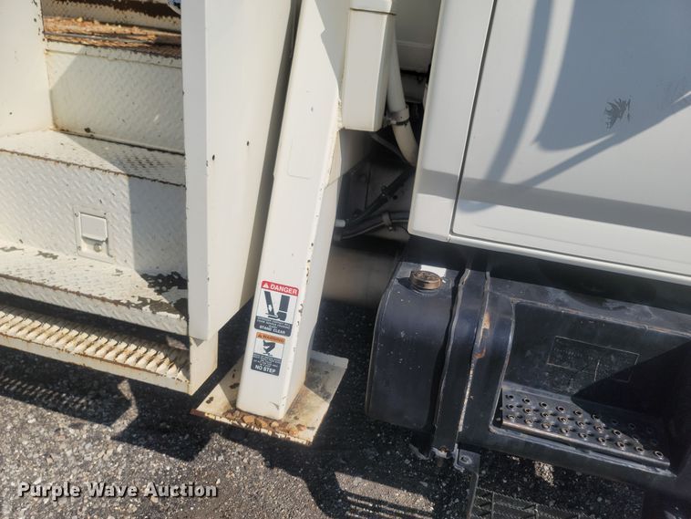 image for item LM9759 1997 Ford F800  digger derrick truck