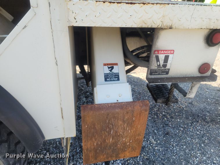 image for item LM9759 1997 Ford F800  digger derrick truck