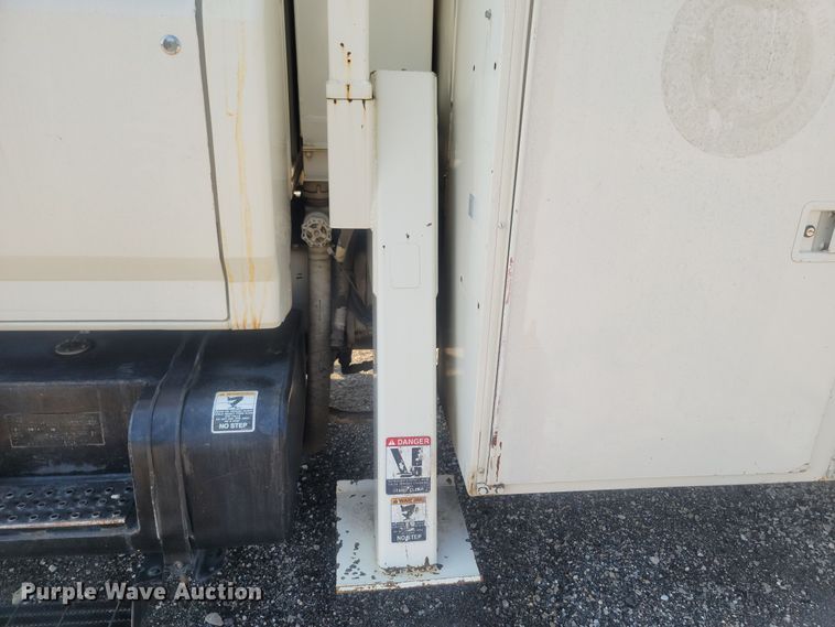 image for item LM9759 1997 Ford F800  digger derrick truck