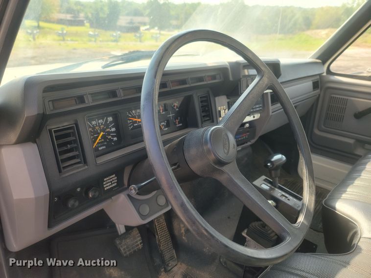 image for item LM9759 1997 Ford F800  digger derrick truck