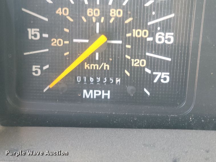 image for item LM9759 1997 Ford F800  digger derrick truck