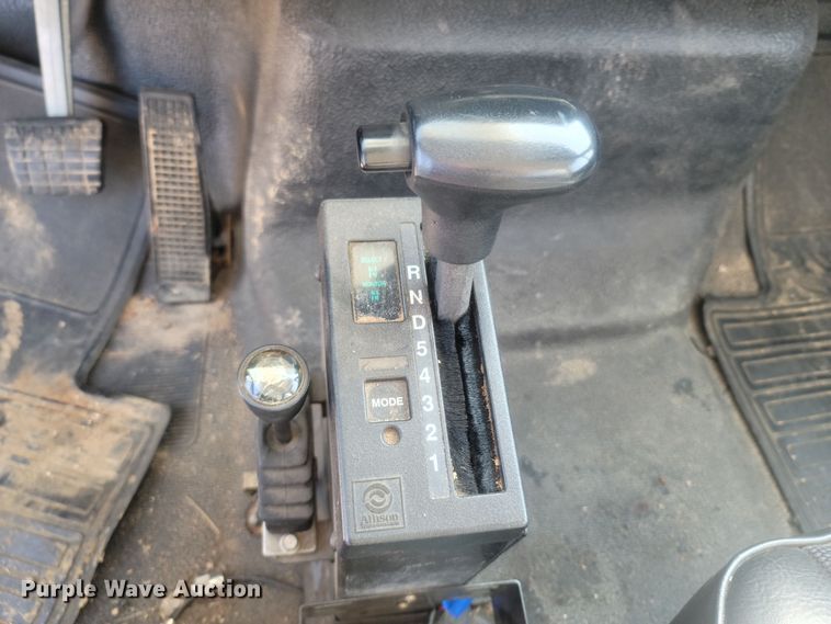 image for item LM9759 1997 Ford F800  digger derrick truck