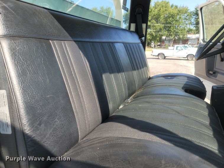 image for item LM9759 1997 Ford F800  digger derrick truck