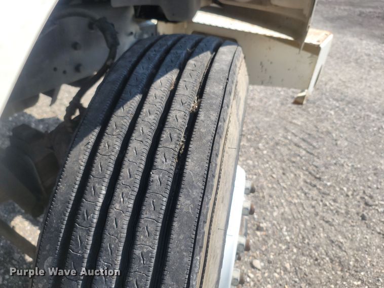 image for item LM9759 1997 Ford F800  digger derrick truck