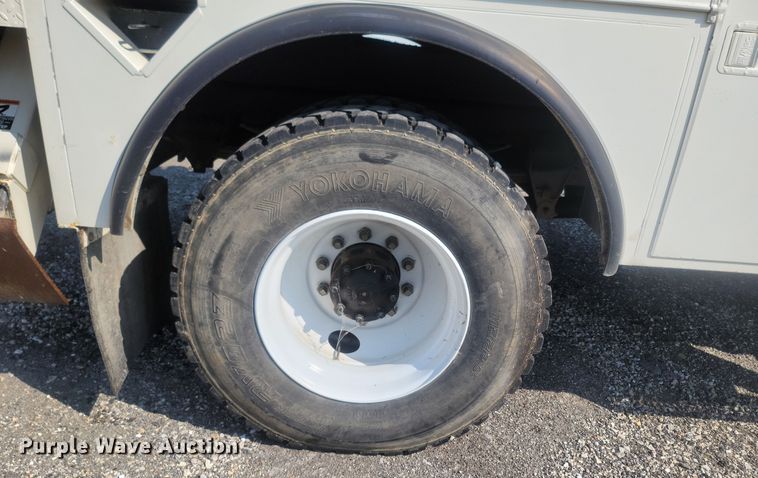 image for item LM9759 1997 Ford F800  digger derrick truck