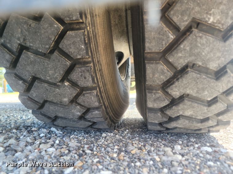 image for item LM9759 1997 Ford F800  digger derrick truck