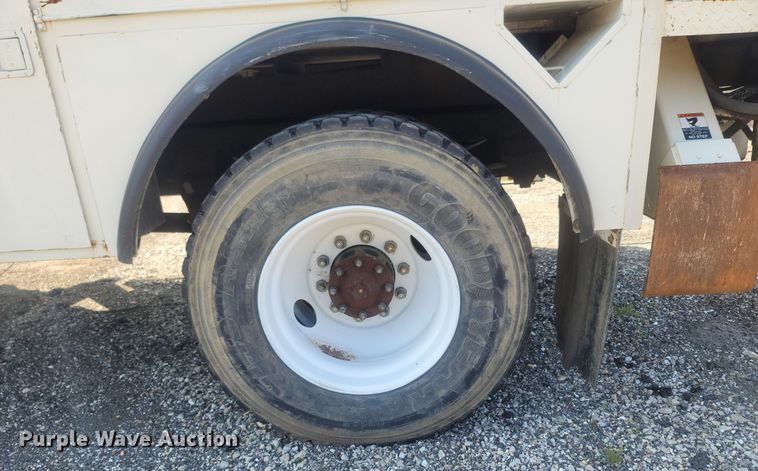 image for item LM9759 1997 Ford F800  digger derrick truck