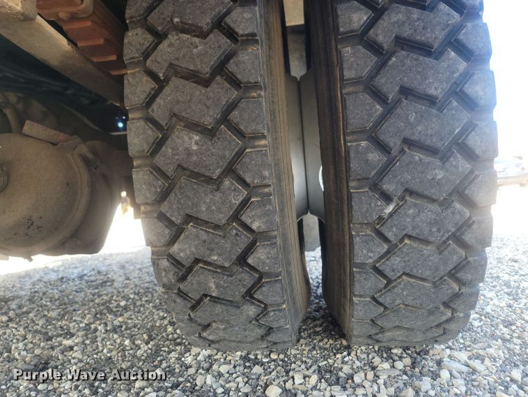 image for item LM9759 1997 Ford F800  digger derrick truck