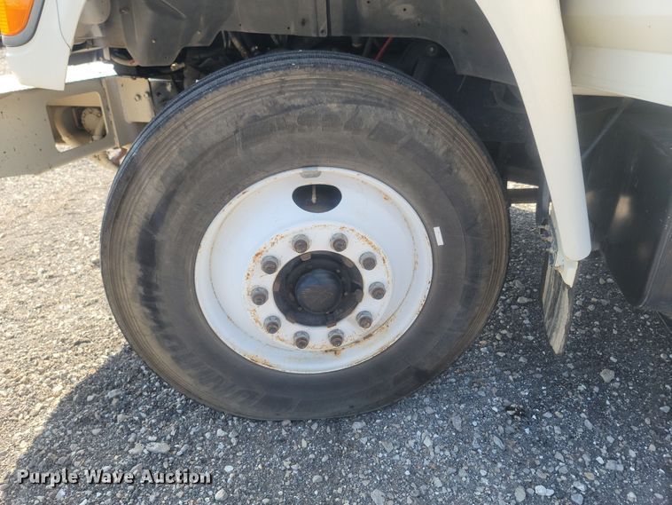 image for item LM9759 1997 Ford F800  digger derrick truck