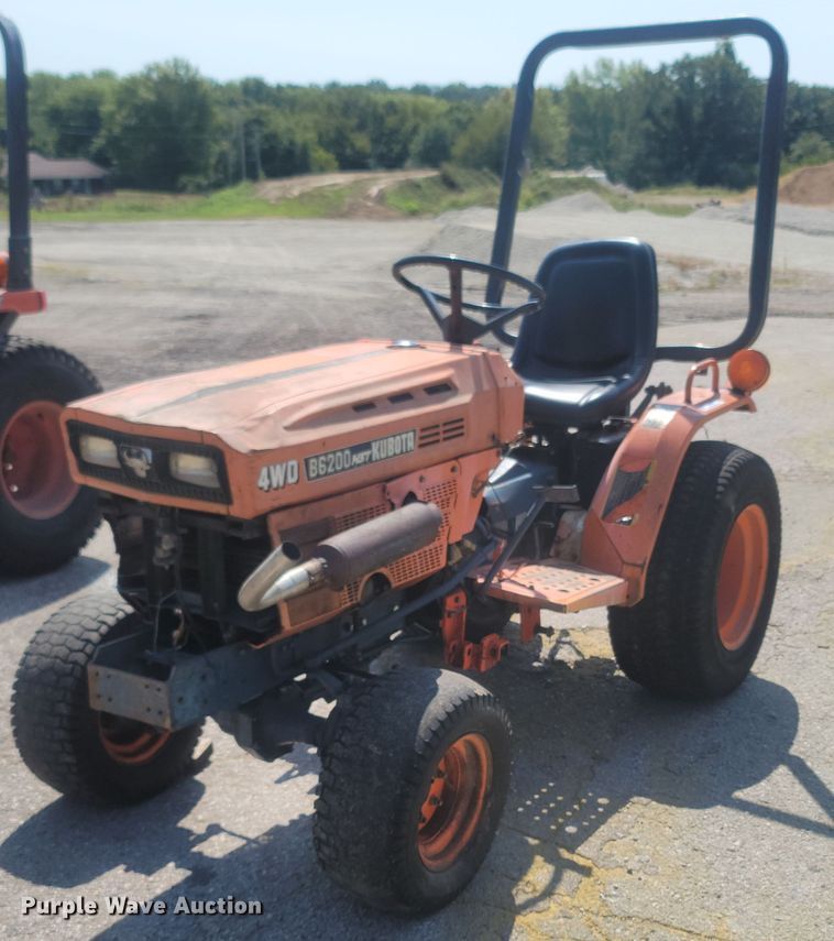 image for item LM9760 Kubota B6200  MFWD tractor