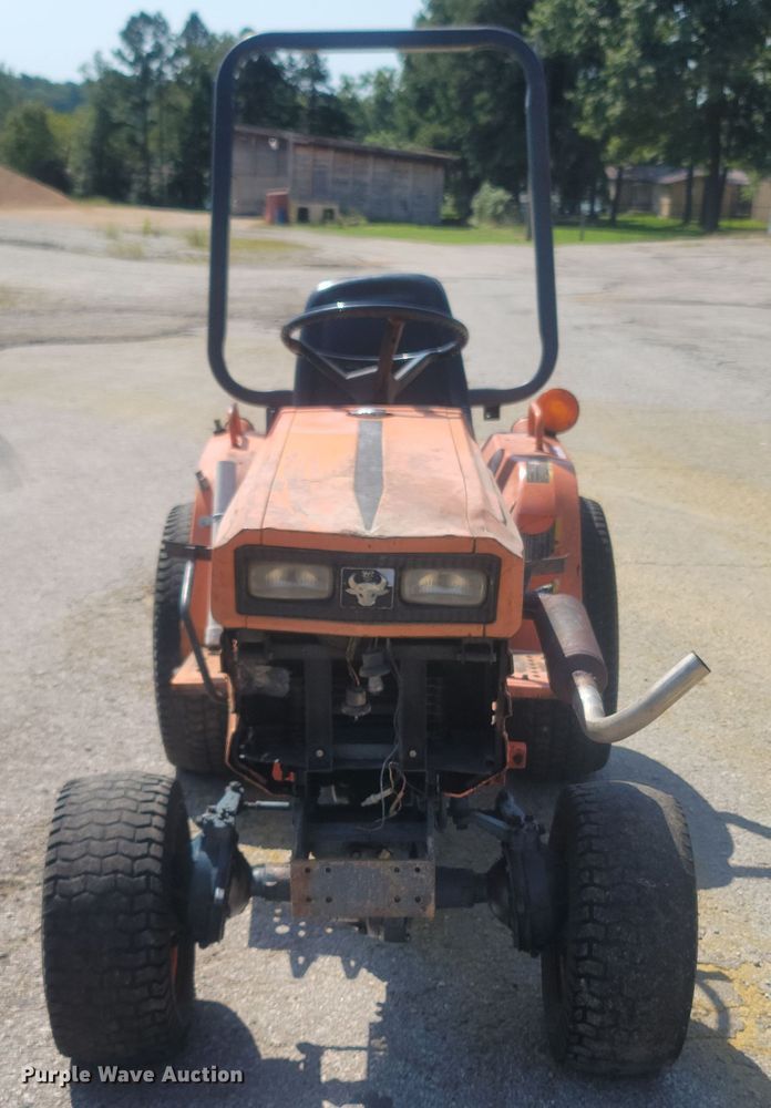 image for item LM9760 Kubota B6200  MFWD tractor