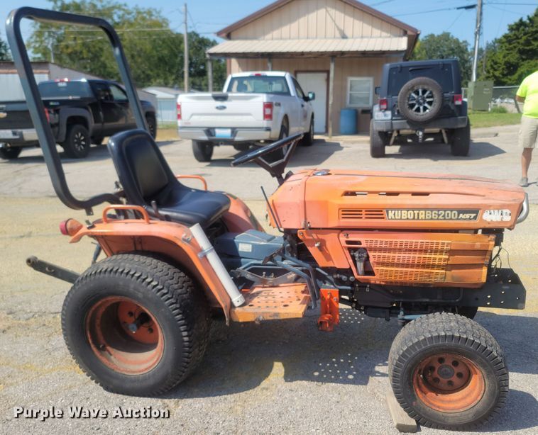 image for item LM9760 Kubota B6200  MFWD tractor
