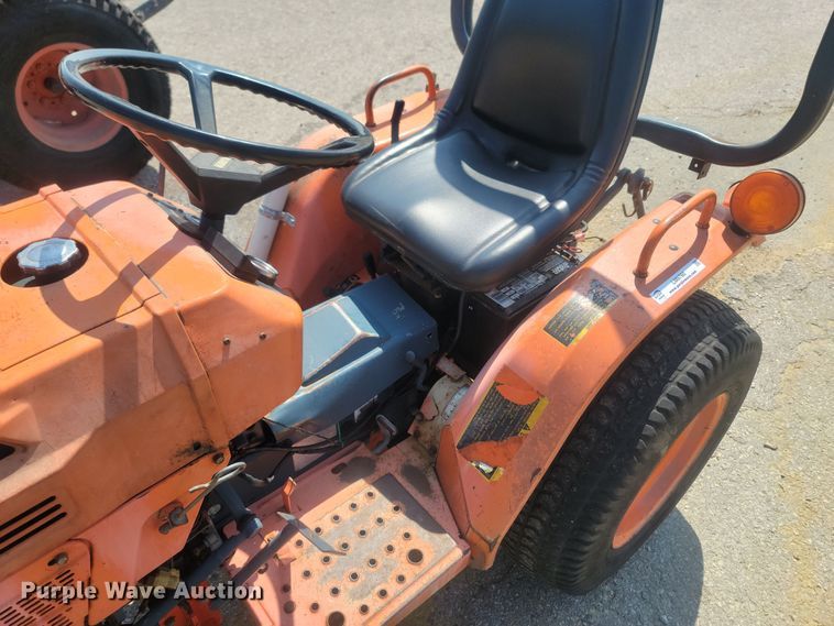 image for item LM9760 Kubota B6200  MFWD tractor