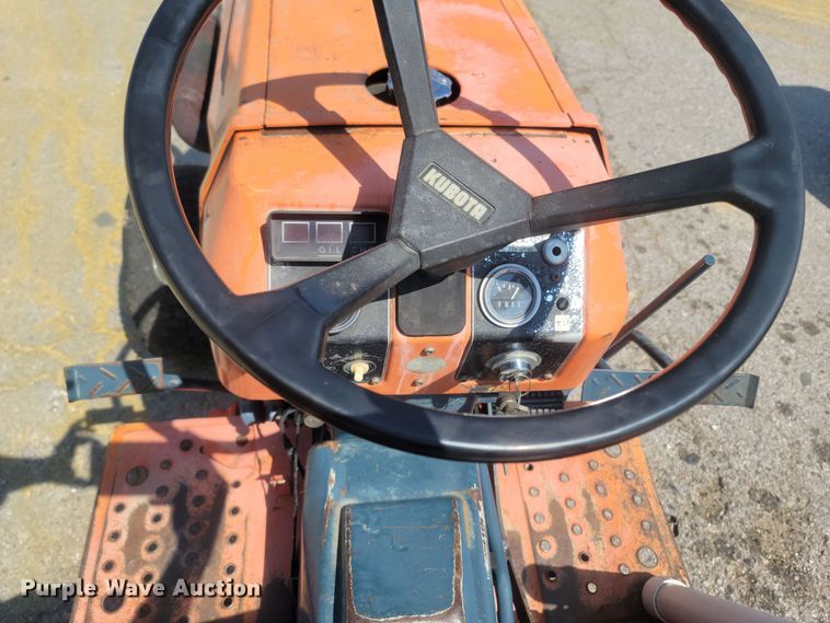 image for item LM9760 Kubota B6200  MFWD tractor