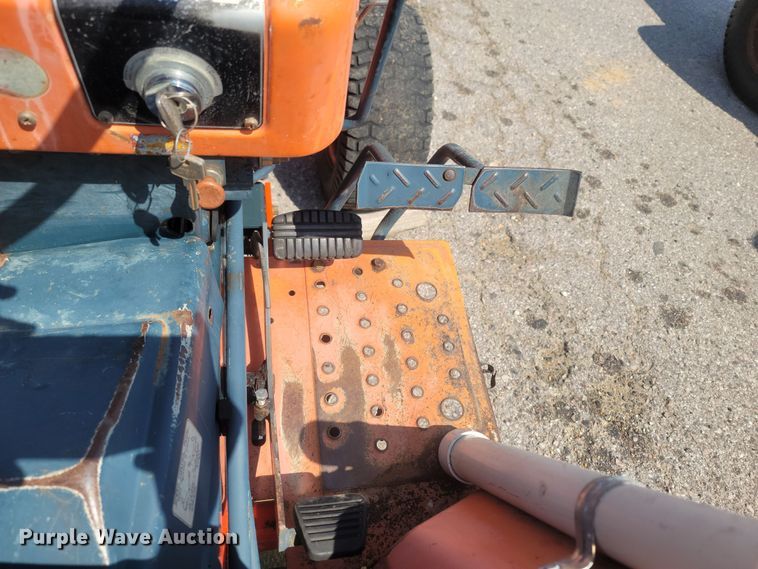 image for item LM9760 Kubota B6200  MFWD tractor