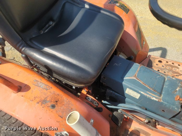 image for item LM9760 Kubota B6200  MFWD tractor