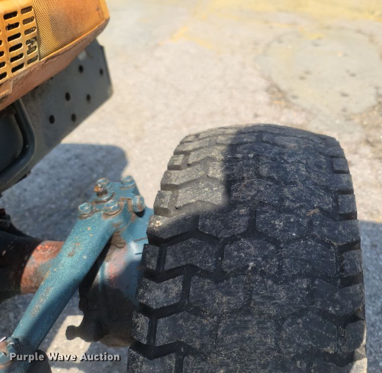 image for item LM9760 Kubota B6200  MFWD tractor