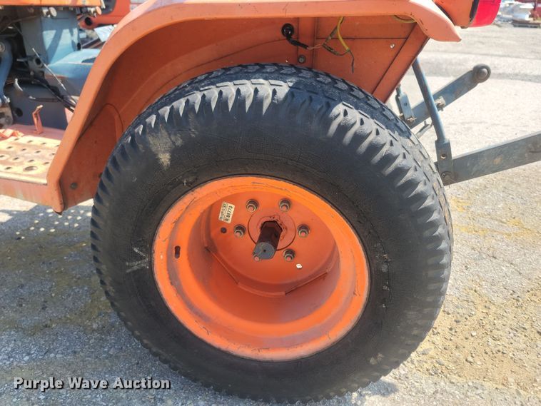 image for item LM9760 Kubota B6200  MFWD tractor