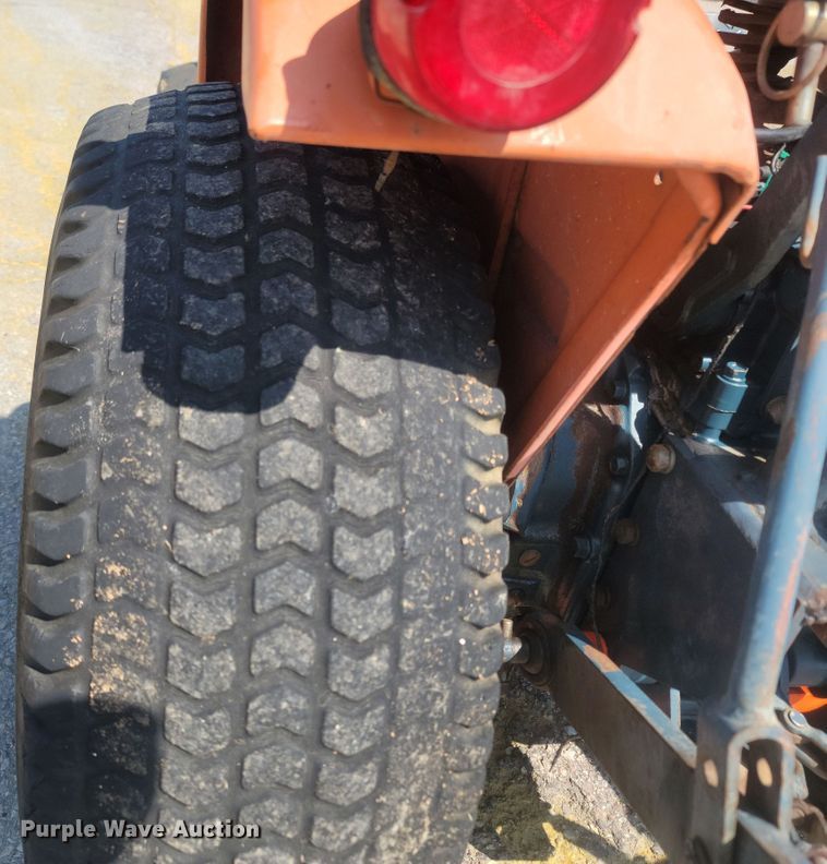 image for item LM9760 Kubota B6200  MFWD tractor