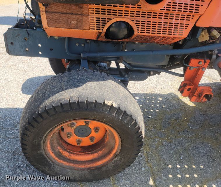 image for item LM9760 Kubota B6200  MFWD tractor