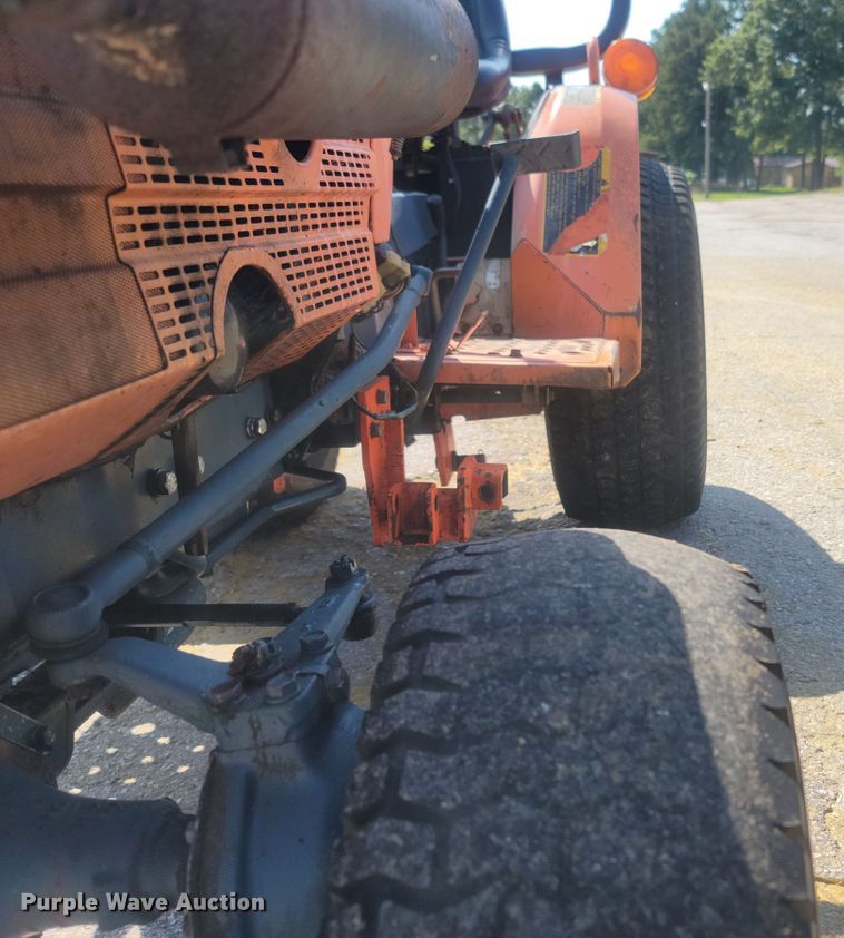 image for item LM9760 Kubota B6200  MFWD tractor