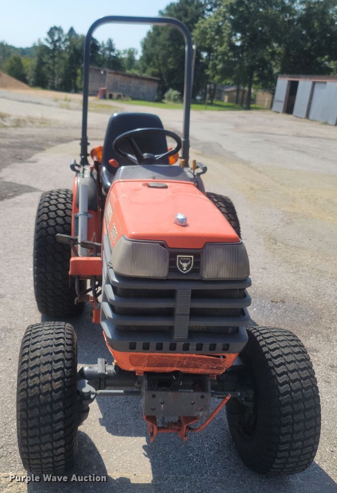 image for item LM9761 Kubota B1700  MFWD tractor