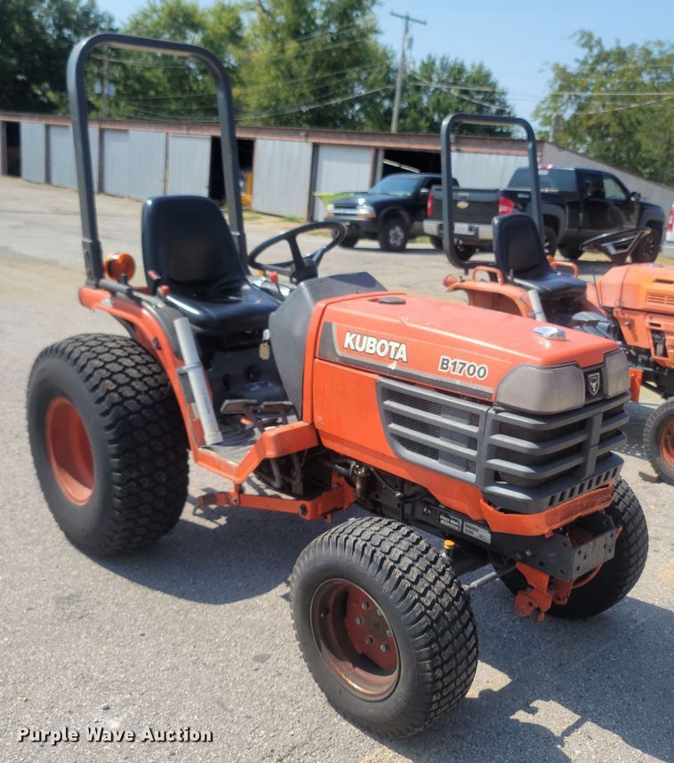 image for item LM9761 Kubota B1700  MFWD tractor