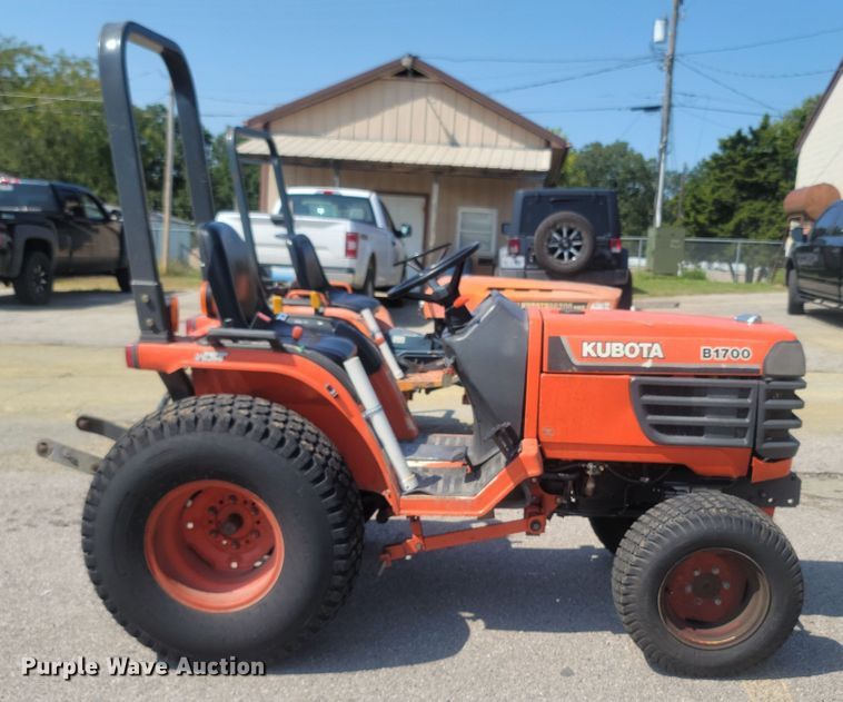 image for item LM9761 Kubota B1700  MFWD tractor