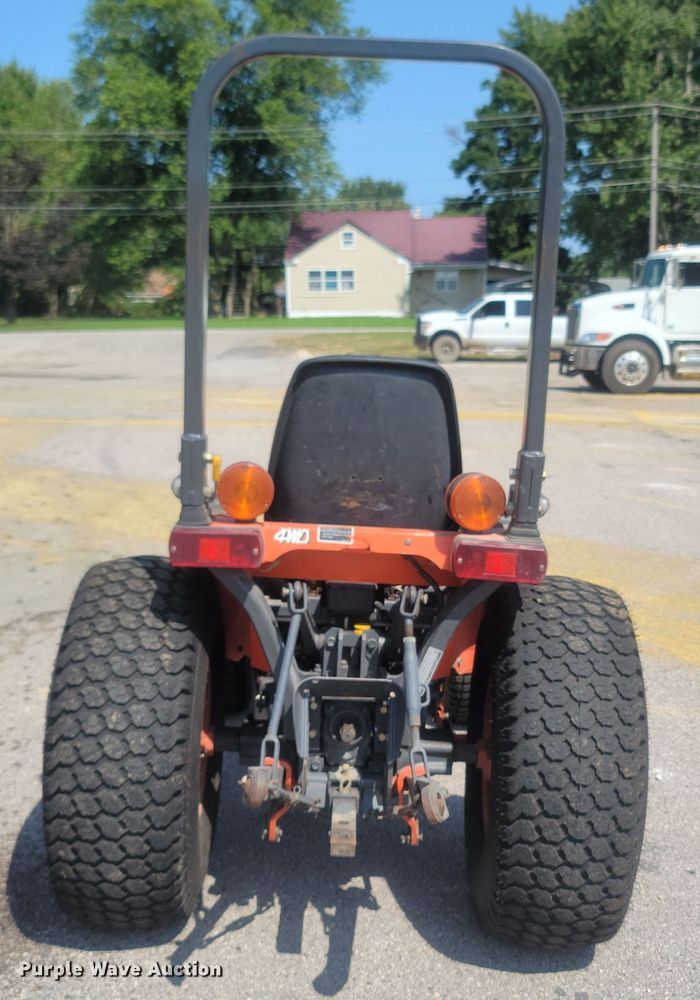 image for item LM9761 Kubota B1700  MFWD tractor