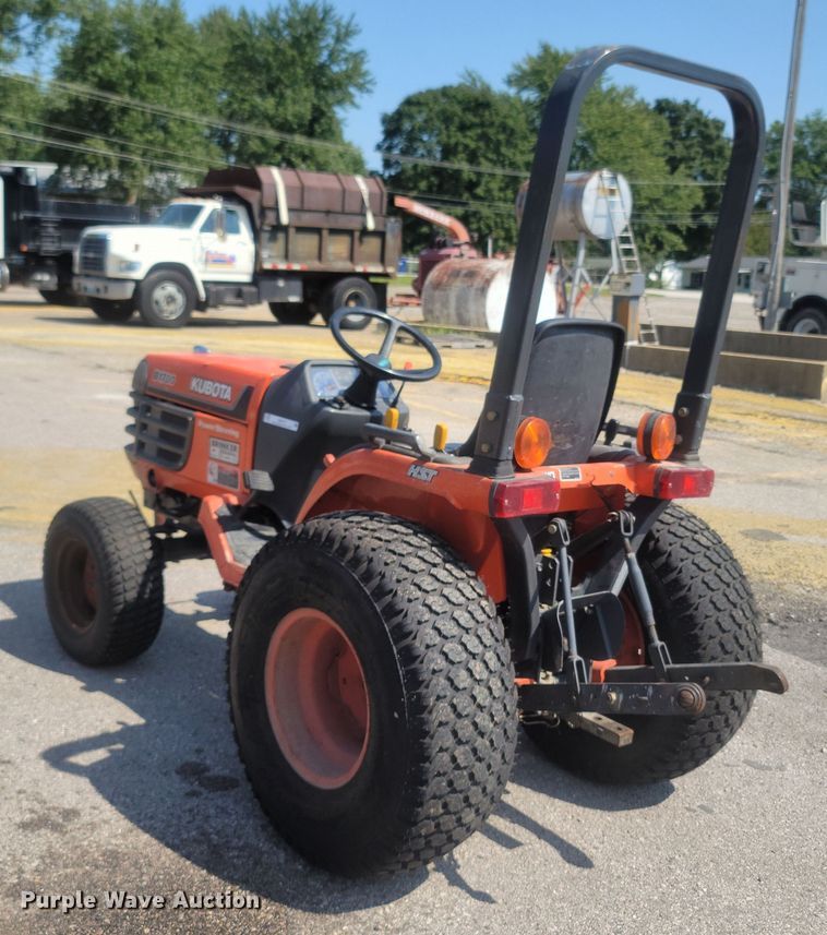 image for item LM9761 Kubota B1700  MFWD tractor