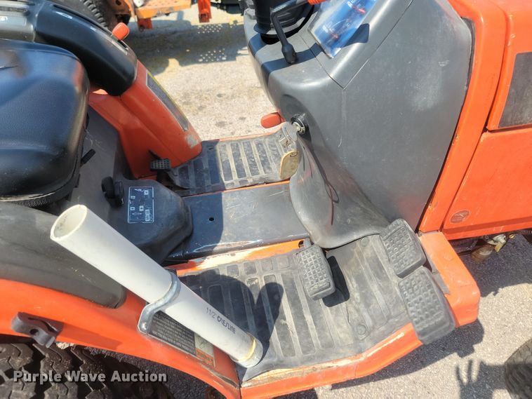 image for item LM9761 Kubota B1700  MFWD tractor