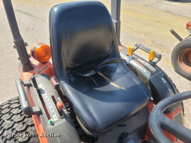 image for item LM9761 Kubota B1700  MFWD tractor