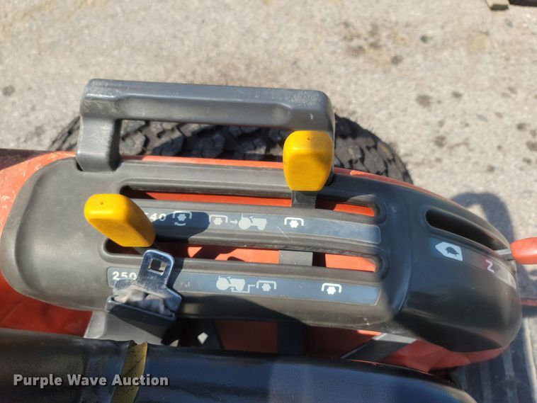 image for item LM9761 Kubota B1700  MFWD tractor