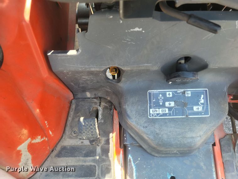 image for item LM9761 Kubota B1700  MFWD tractor