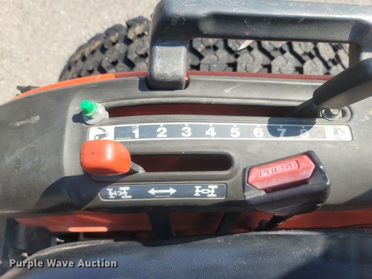 image for item LM9761 Kubota B1700  MFWD tractor