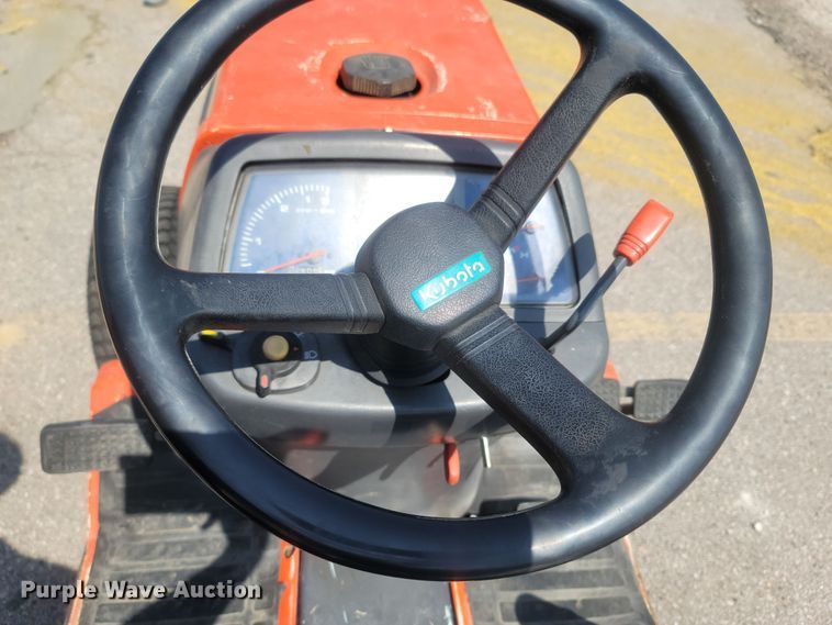 image for item LM9761 Kubota B1700  MFWD tractor