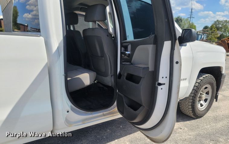 image for item LN9543 2015 Chevrolet Silverado 1500  Double Cab pickup truck