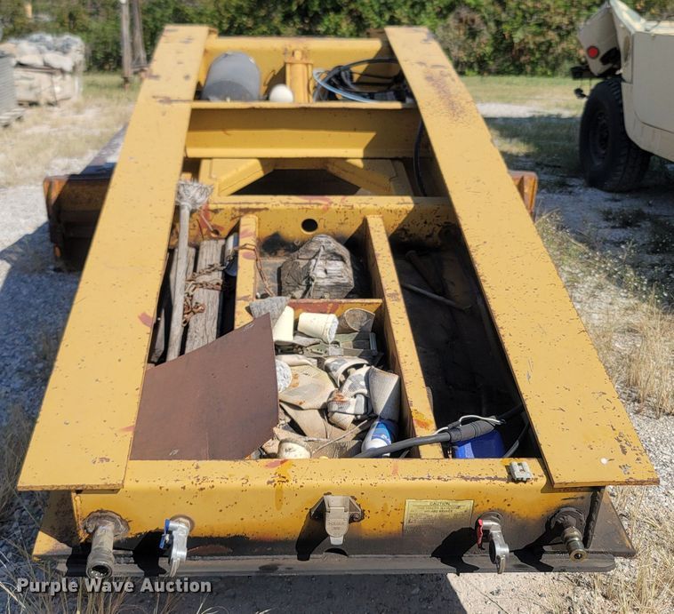 image for item LN9586 2002 Eager Beaver 50GSL  lowboy equipment trailer