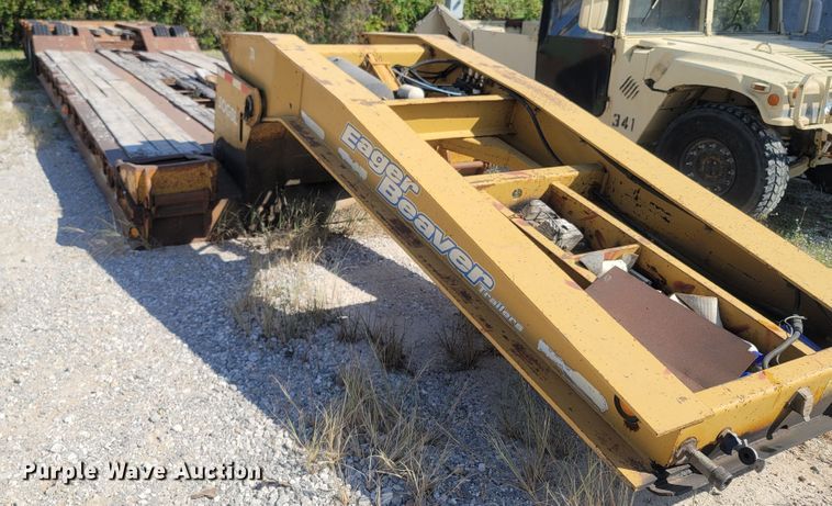 image for item LN9586 2002 Eager Beaver 50GSL  lowboy equipment trailer