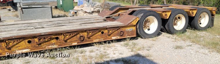 image for item LN9586 2002 Eager Beaver 50GSL  lowboy equipment trailer