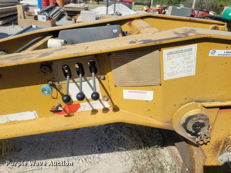 image for item LN9586 2002 Eager Beaver 50GSL  lowboy equipment trailer