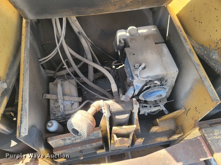 image for item LN9586 2002 Eager Beaver 50GSL  lowboy equipment trailer