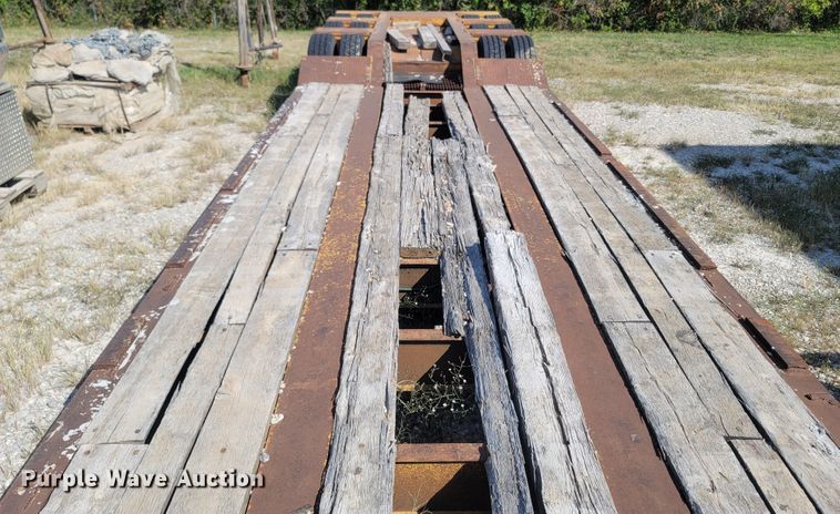 image for item LN9586 2002 Eager Beaver 50GSL  lowboy equipment trailer